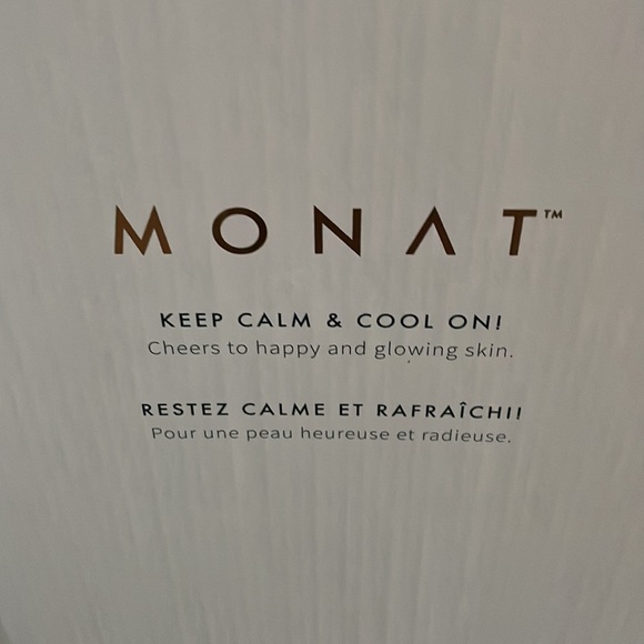 💕SOLD💕 Monat Skincare Mini Beauty Fridge - Picture 8 of 8